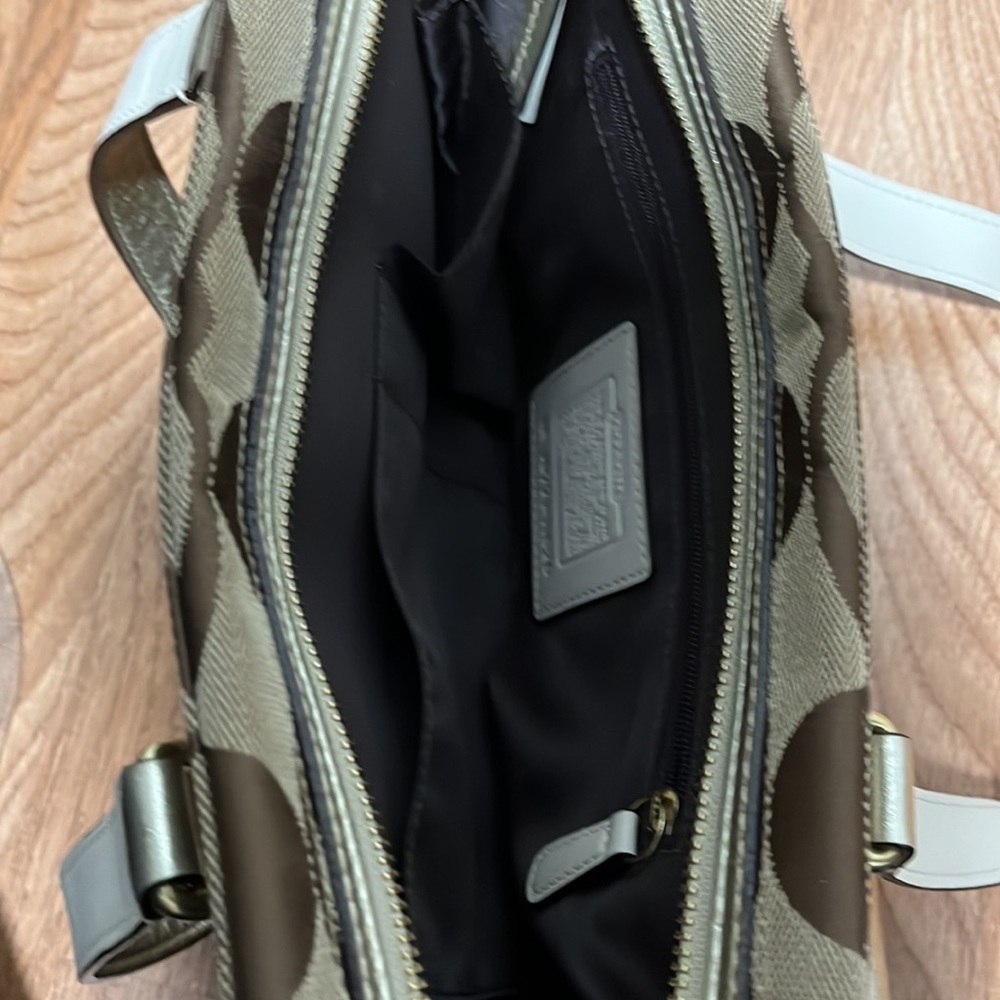 Authentic Coach Shoulder Bag Tan Color - Picture 5 of 7
